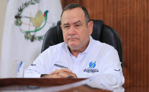 Guatemala: Giammattei entrevistará uno a uno a los 6 candidatos a jefe del MP