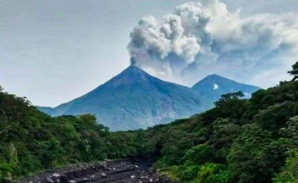 Guatemala: Volcán de Fuego entra en erupción y se reporta caída de ceniza
