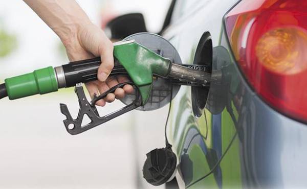 Gobierno de Panamá congela precio de gasolina para autos particulares
