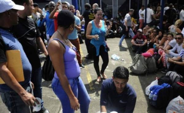 La directora de Migración de Costa Rica dijo que los cubanos constituyen un 'flujo constante' que crece todos los días en la frontera con Panamá. (Foto: martinoticias.org)