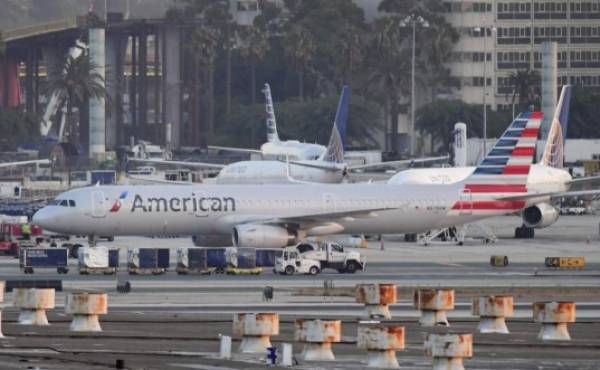 American Airlines y United anuncian más de 30.000 despidos por la pandemia