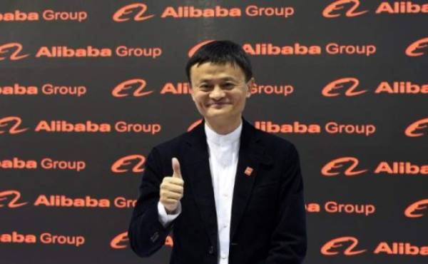 Founder and executive chairman of Chinese e-commerce company Alibaba Group Jack Ma poses for the media at the Alibaba booth during the opening day of the CeBIT technology fair in Hanover, central Germany, on March 16, 2015. More than 3,400 exhibitors from 70 countries will present their products and services during the show running until March 20, 2015. China is the CeBIT partner country in 2015. AFP PHOTO / TOBIAS SCHWARZ / AFP PHOTO / TOBIAS SCHWARZ