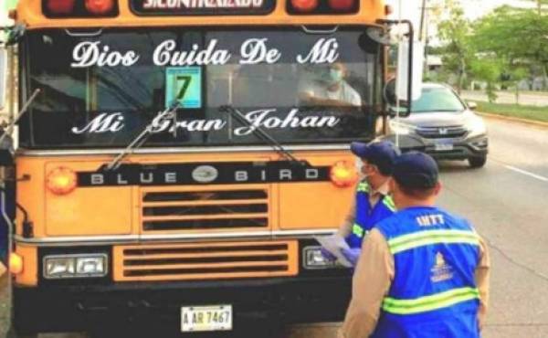 Honduras reiniciará labores en entes públicos y hará ensayo en transporte