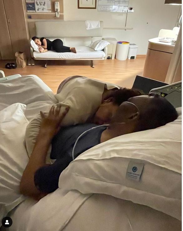 Pelé pasa la Navidad en en el hospital junto a familiares